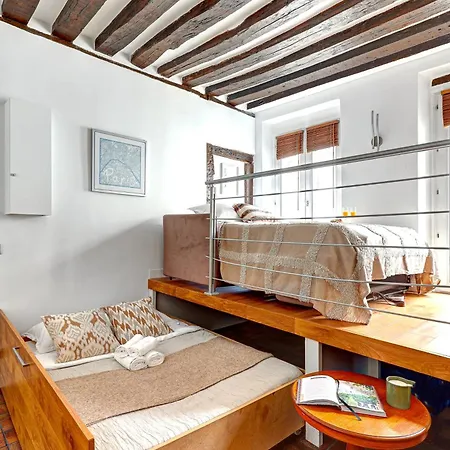 Bnbnova - Charming Near Notre-dame & Marais Apartmán