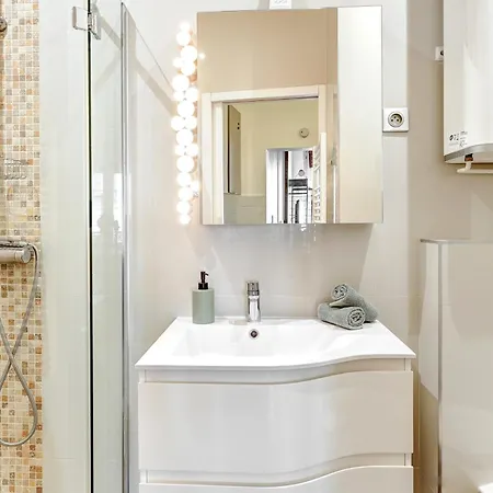 Bnbnova - Charming Near Notre-dame & Marais